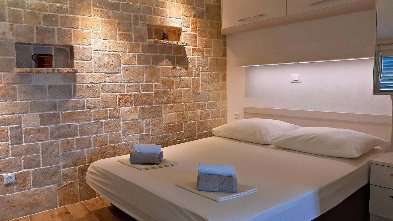 Deluxe Stone House Bonaca Appartement Baška Voda Buitenkant foto