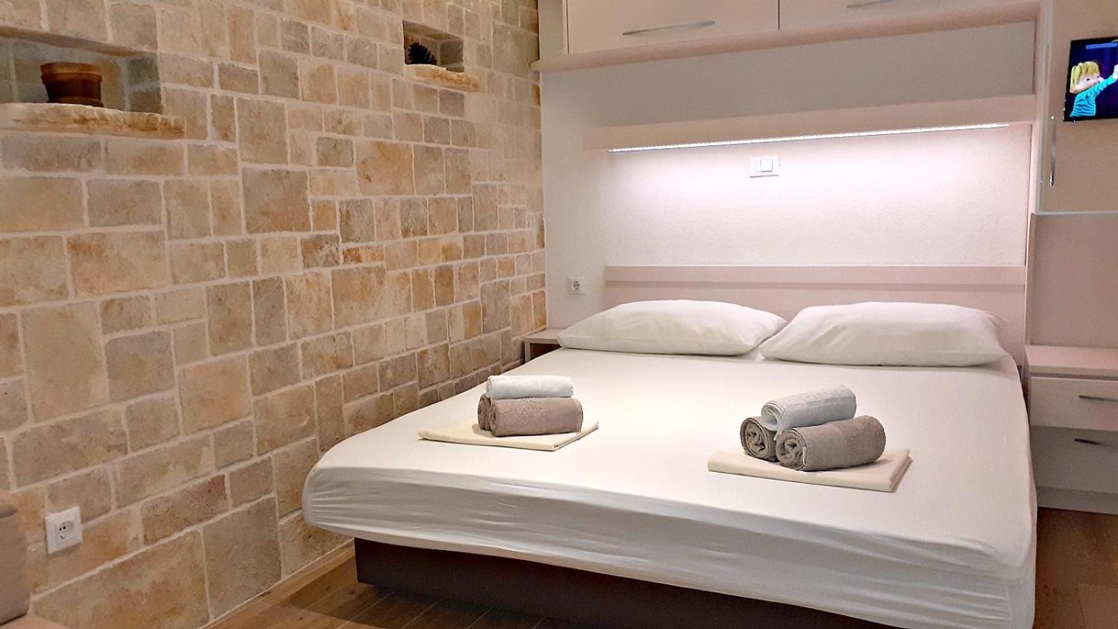 Deluxe Stone House Bonaca Appartement Baška Voda Kamer foto